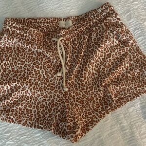 Lou & Grey leopard print casual jersey knit draw string shorts size medium
